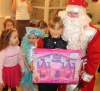 Детские магазины «Ежик» порадовали малышей подарками в День рождения Деда Мороза