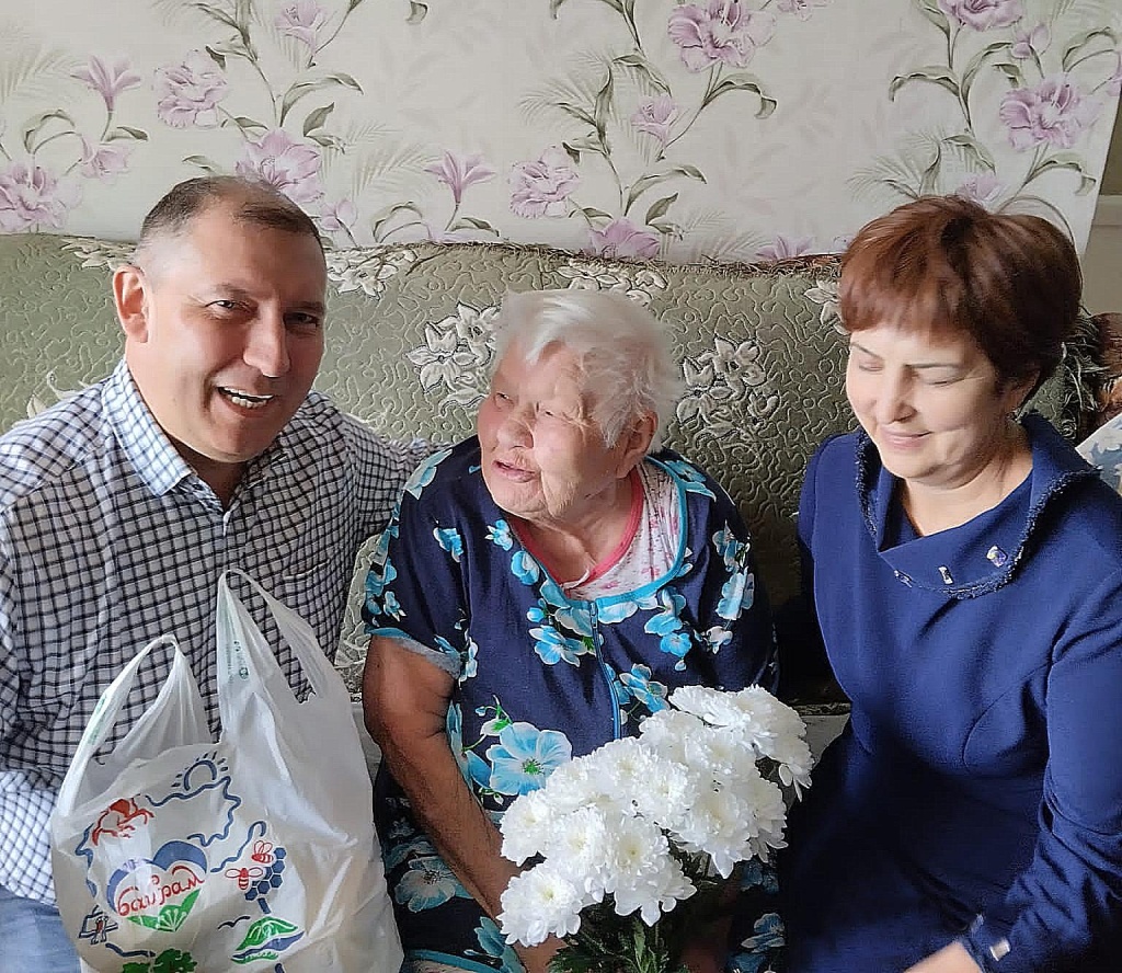 Поздравляем ветеранов_2025_3.jpg
